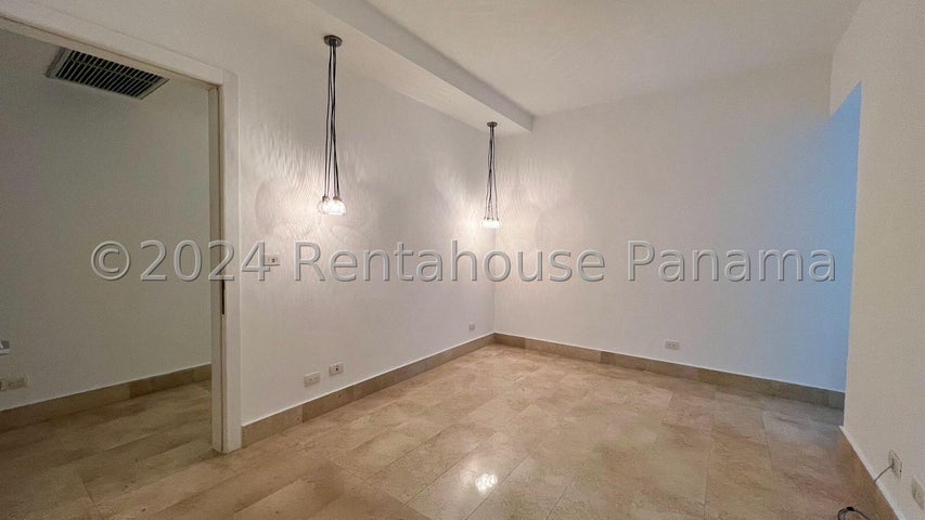 Exclusive Apartment in Av Balboa